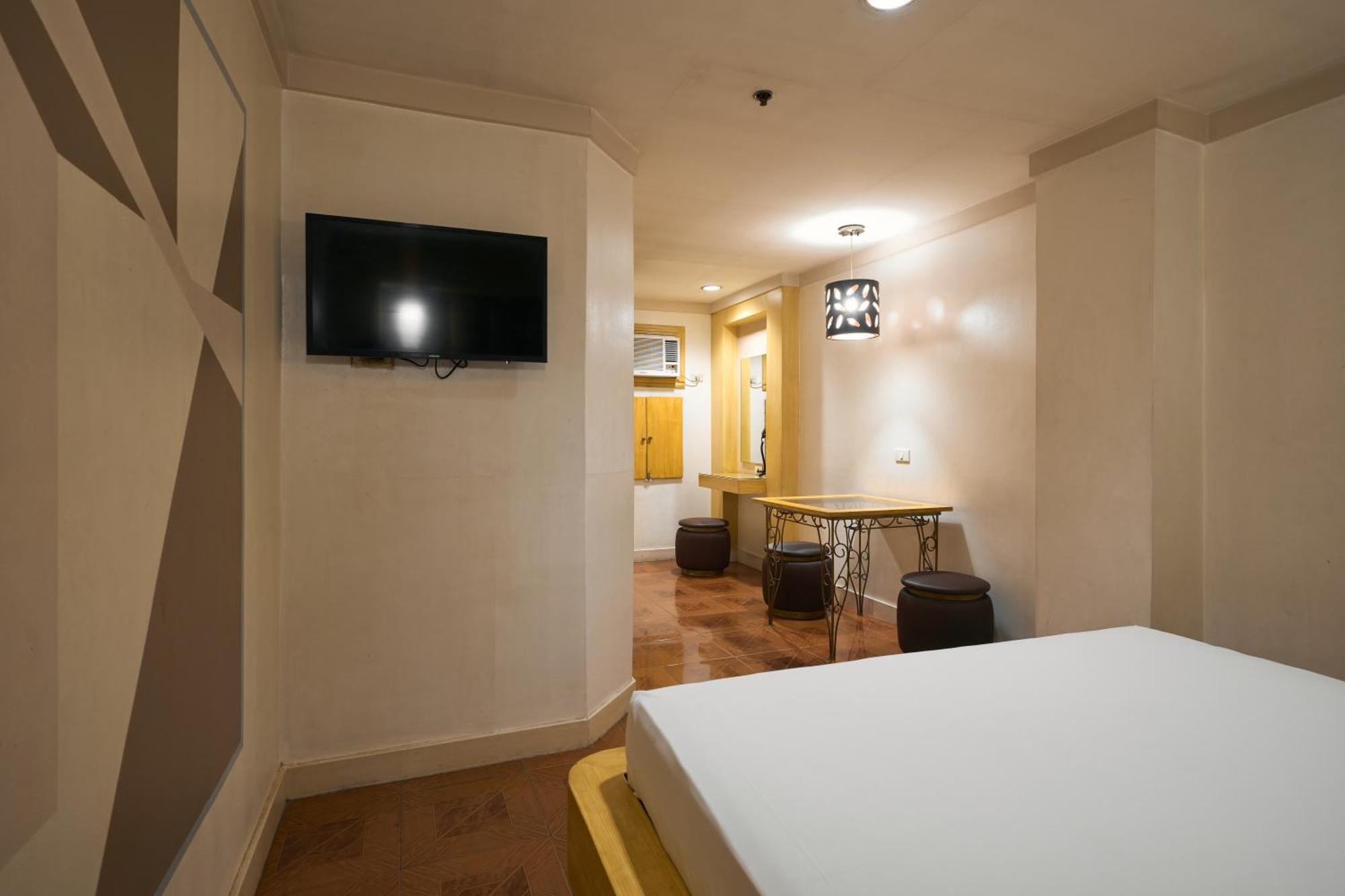 Hotel Victoria Court Malabon Valenzuela Esterno foto