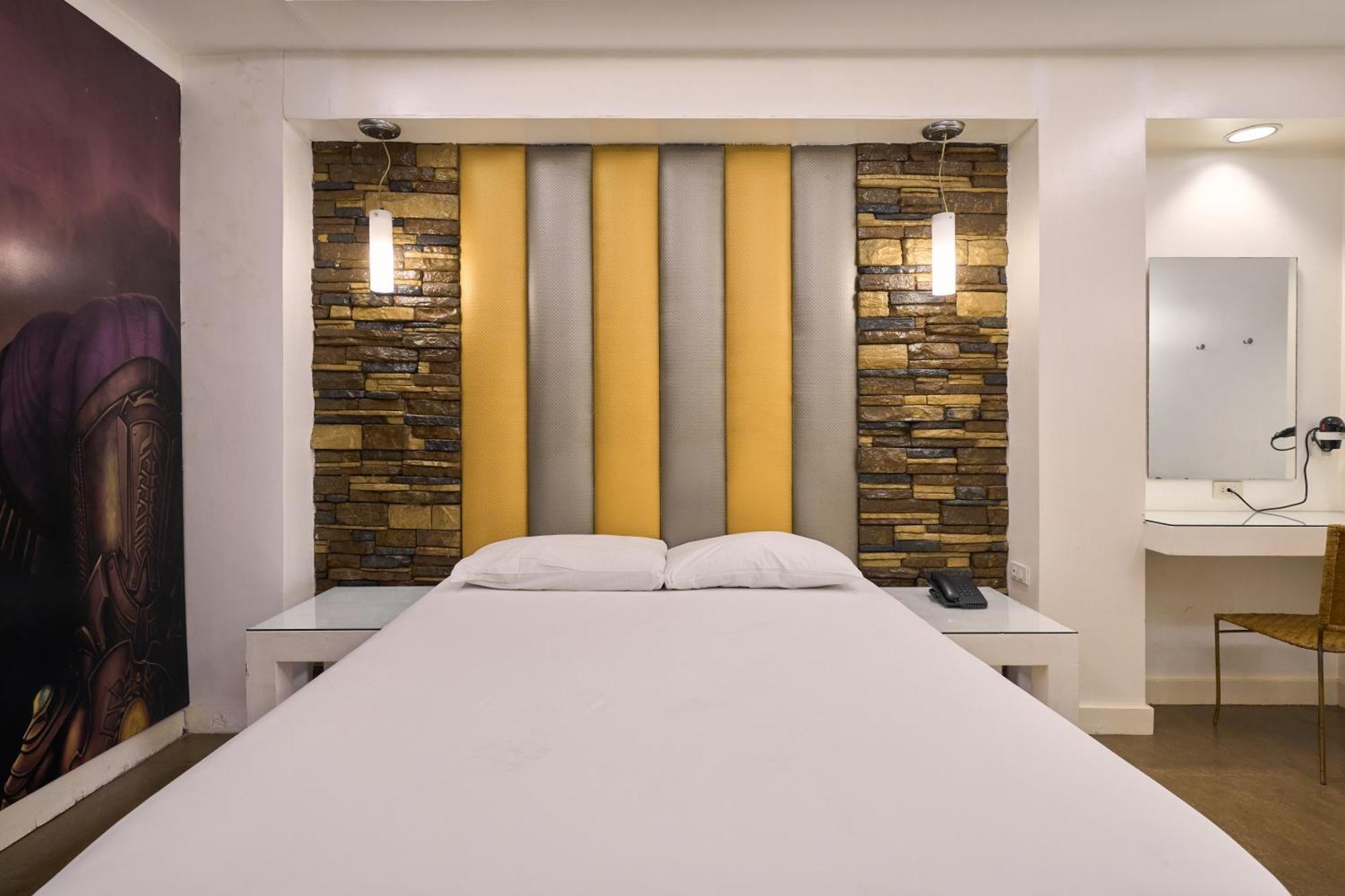 Hotel Victoria Court Malabon Valenzuela Esterno foto